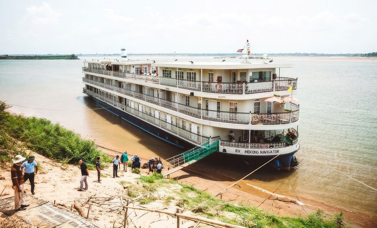 5 Days Lotus Cruise Mekong Navigator Upstream